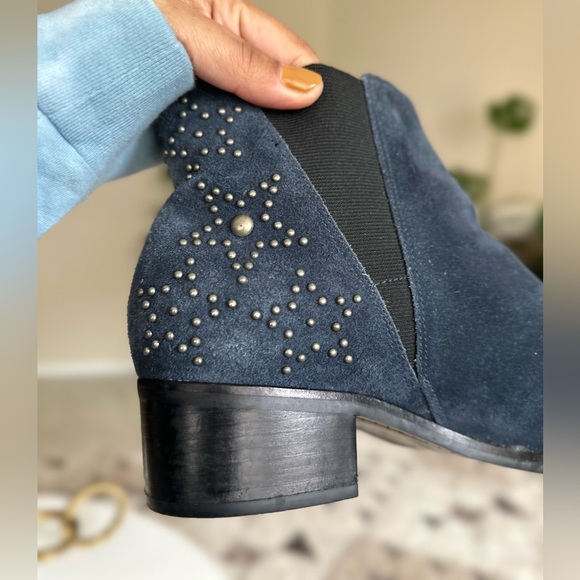 Marc Fisher LTD Yalyn metal studded blue suede Chelsea pointy toe booties size 9 - Picture 7 of 13